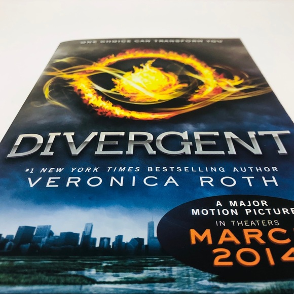 DIVERGENT VERONICA ROTH SOFTCOVER BOOK - Picture 7 of 7